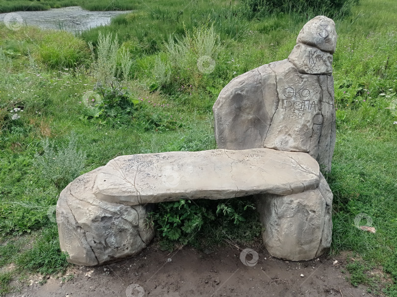 Скачать Каменная лавочка на экоторопе "Кошкуль" у реки Березовая фотосток Ozero