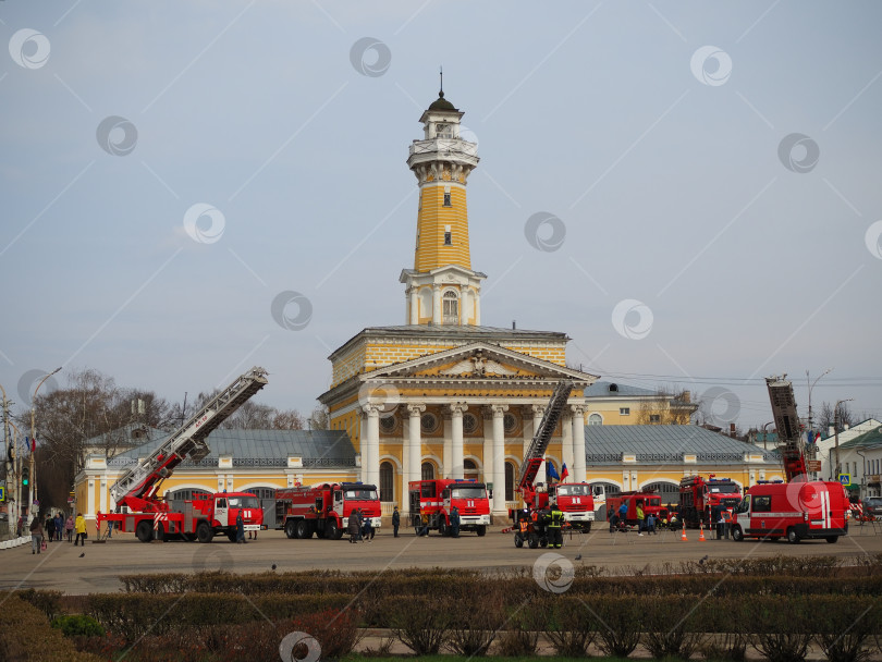 Скачать Выставка пожарных машин. фотосток Ozero