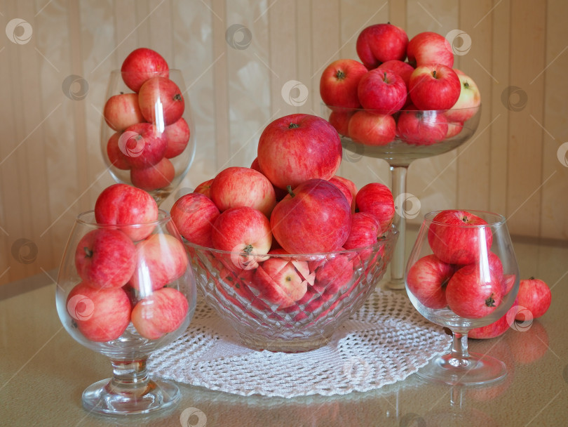 Скачать Натюрморт с яблоками. фотосток Ozero