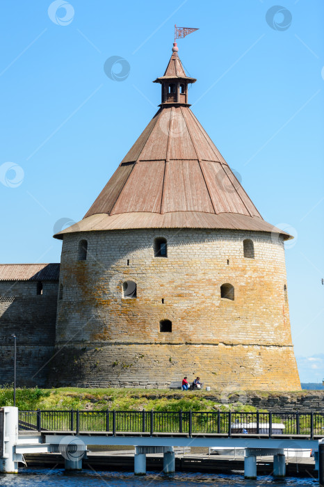 Скачать Россия, Санкт-Петербург, май 2023 года: башни крепости Орешек в Шлиссельбурге фотосток Ozero