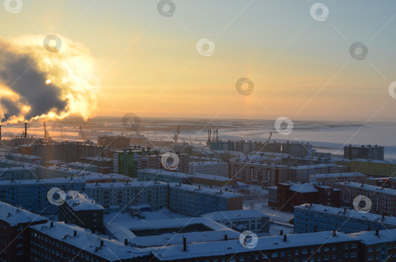 Скачать Закат на фоне города фотосток Ozero