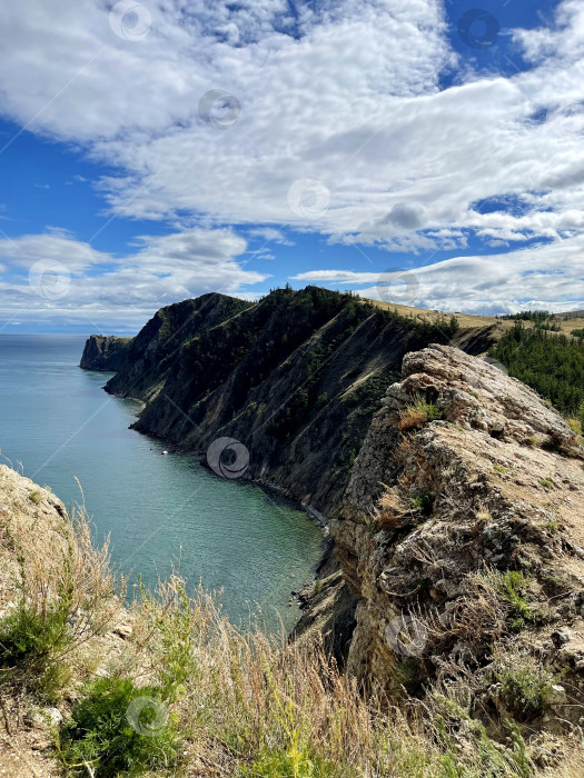 Скачать Прекрасный вид на озеро Байкал, мыс Хобой, Ольхон, Россия фотосток Ozero