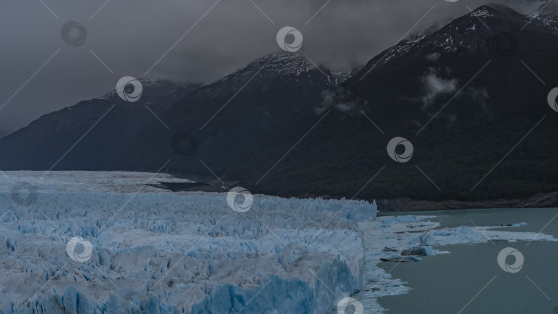 Скачать Потрясающий ледник Перито-Морено фотосток Ozero