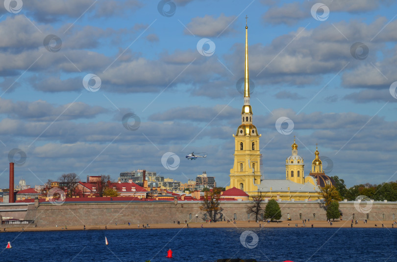 Скачать Санкт-Петербург, Россия - 10.10.2020: Петропавловская крепость в Санкт-Петербурге фотосток Ozero