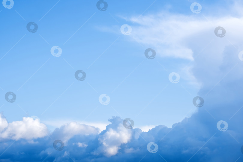 Скачать красивые облака в голубом небе фотосток Ozero