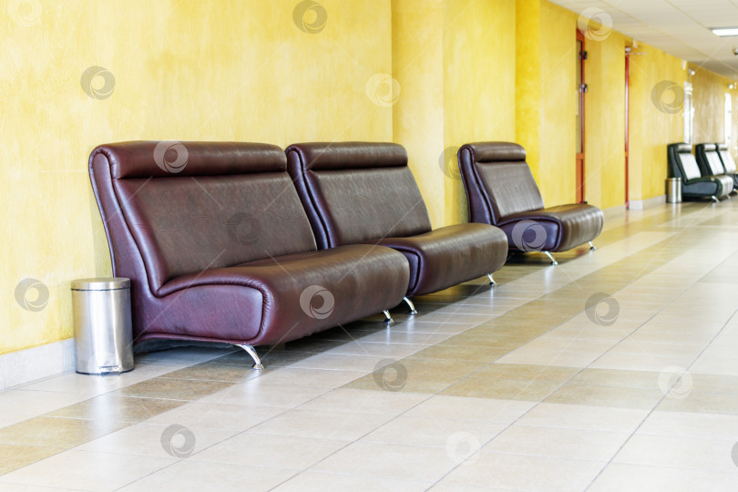 Скачать Мягкие диваны в коридорах фотосток Ozero
