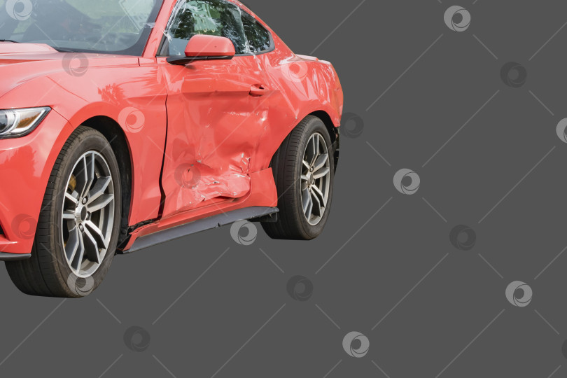 Скачать Спортивный автомобиль после аварии, сломан левый бок фотосток Ozero