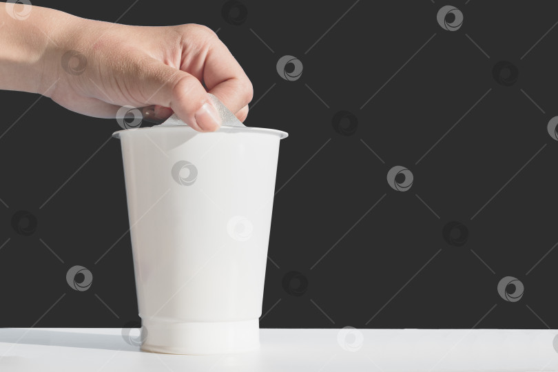 Скачать Герметичный пластиковый стаканчик для еды фотосток Ozero
