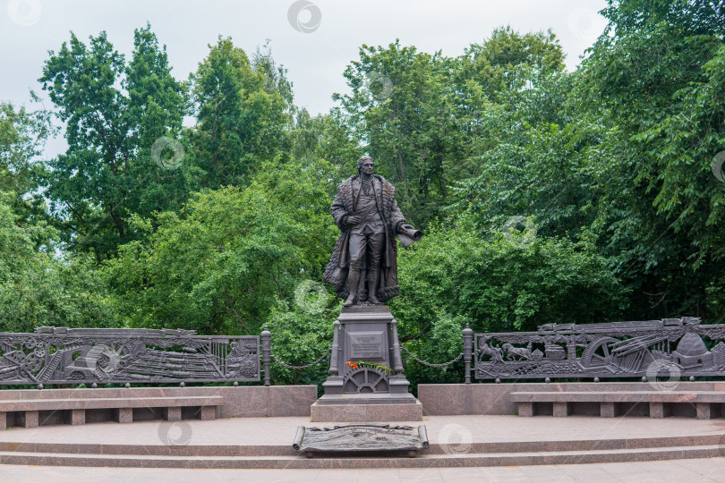 Скачать памятник Чарльзу Гаскойну в Петрозаводске, Россия фотосток Ozero