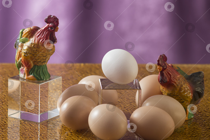 Скачать Несколько яиц на ярком фоне фотосток Ozero