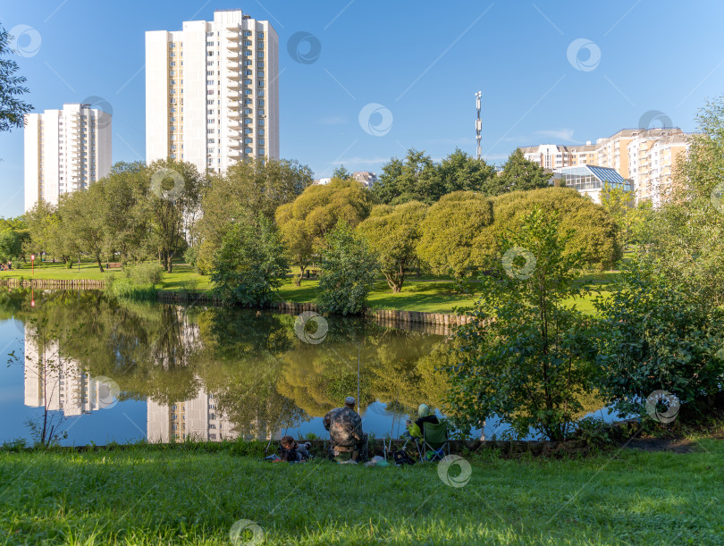 Скачать Отдых на берегу пруда. фотосток Ozero