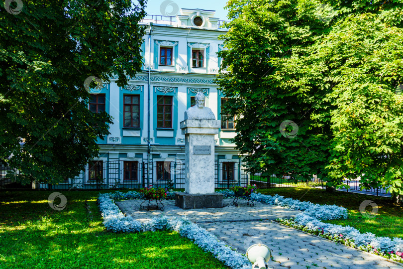 Скачать Дом купца Севастьянова и памятник И.С. Никитину. г. Воронеж фотосток Ozero