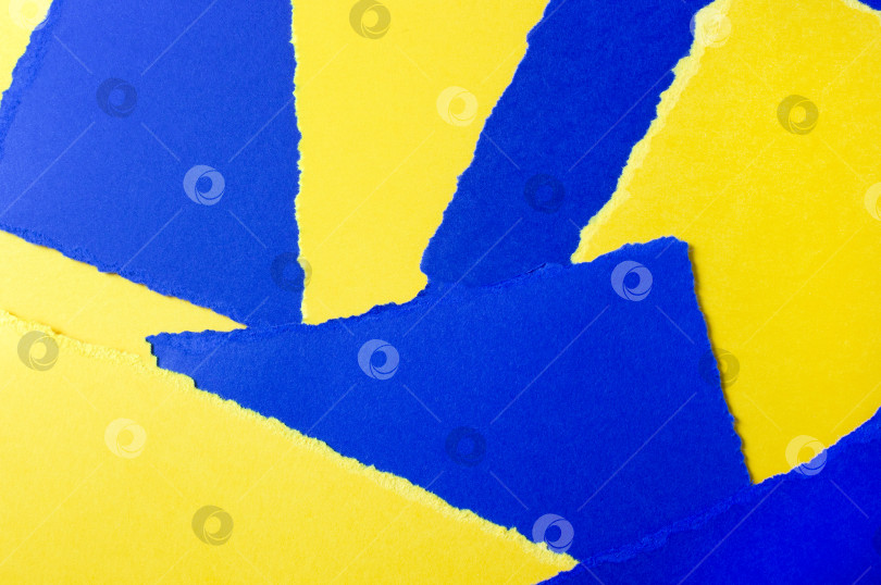 Скачать Разорванные листы желтой и синей бумаги фотосток Ozero