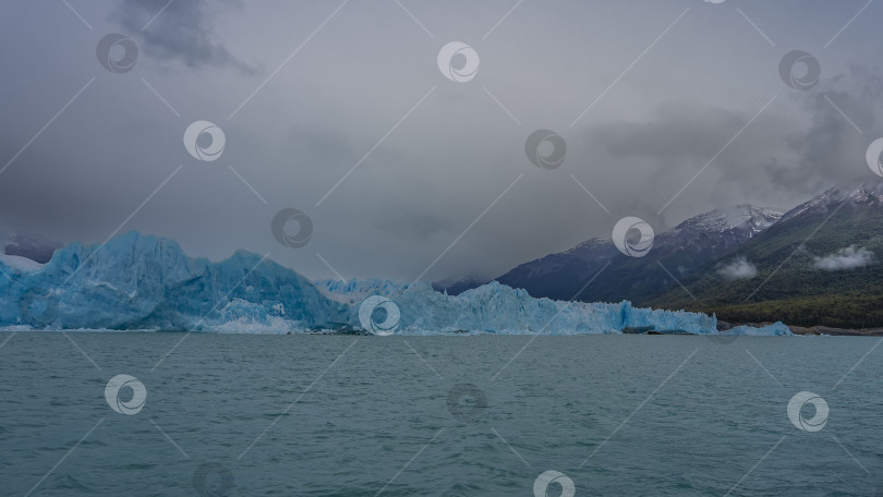 Скачать Прекрасный ледник Перито-Морено. фотосток Ozero