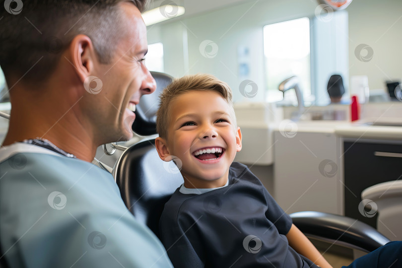 Скачать Милый улыбающийся мальчик посещает стоматолога для осмотра и лечения зубов. Иллюстрация генеративного искусственного интеллекта фотосток Ozero