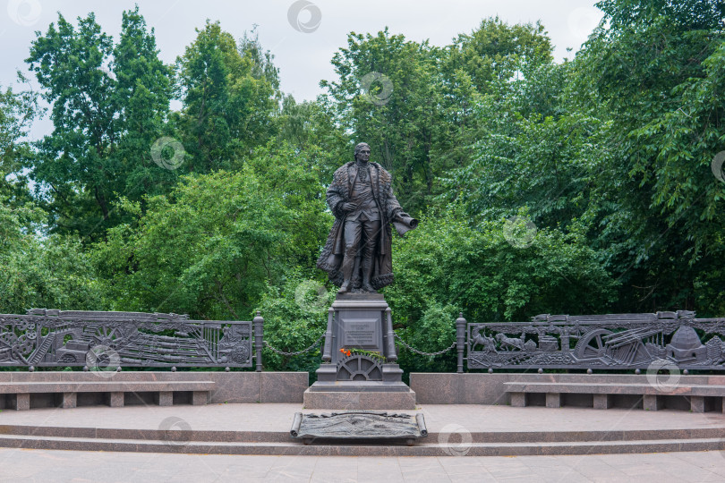 Скачать памятник Чарльзу Гаскойну в Петрозаводске, Россия фотосток Ozero