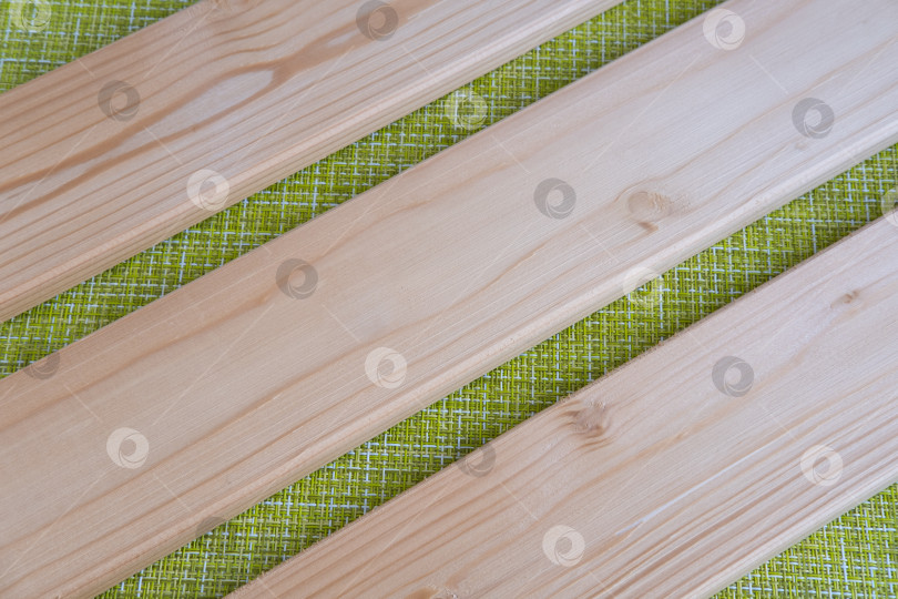 Скачать Boards on a green background. фотосток Ozero