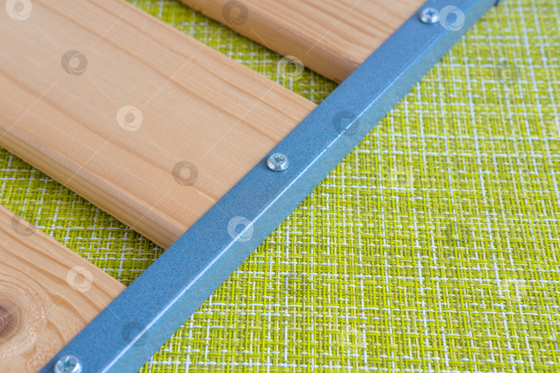 Скачать Boards on a green background. фотосток Ozero