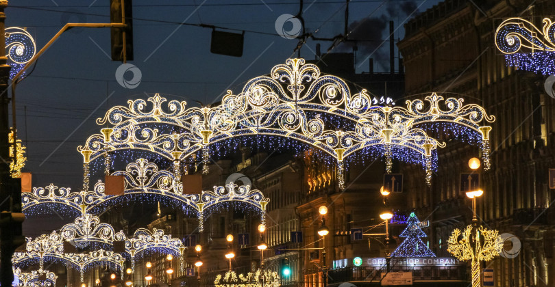 Скачать Рождественские украшения на Невском проспекте. фотосток Ozero