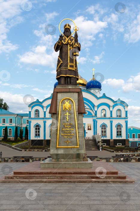 Скачать Задонск, Россия - Май 27,2021: Святитель Тихон Задонский фотосток Ozero