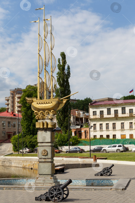 Скачать Липецк, Россия - Май 27,2021: Памятник в честь 300-летия Липецка фотосток Ozero