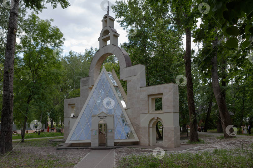 Скачать Липецк, Россия - Май 27,2021: Бювет липецких минеральных вод фотосток Ozero