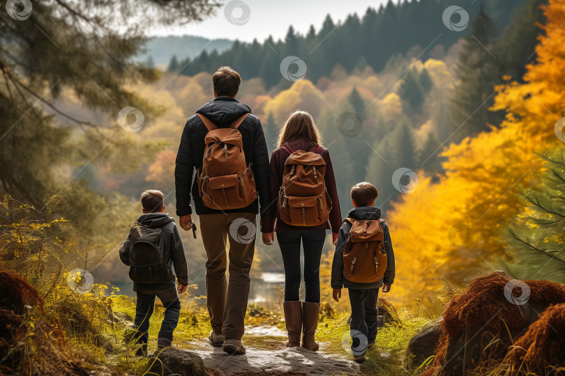 Скачать Безликая семейная прогулка по красочному осеннему лесу. Вид сзади на родителей и детей, идущих по тропинке. Иллюстрация генеративного искусственного интеллекта фотосток Ozero