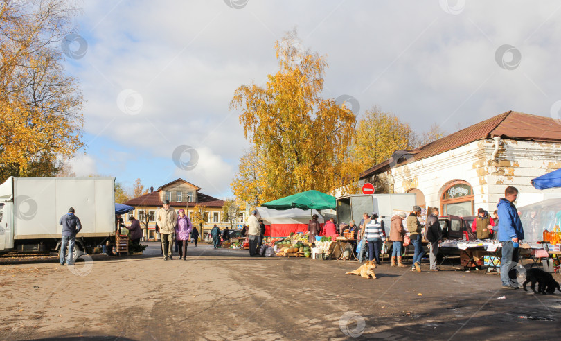 Скачать Городской рынок Новой Ладоги. фотосток Ozero