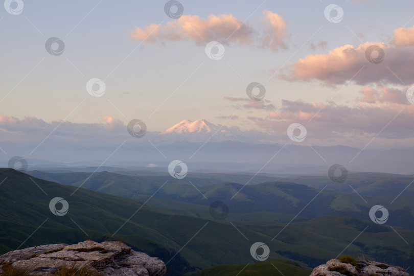 Скачать Эльбрус на восходе солнца. фотосток Ozero