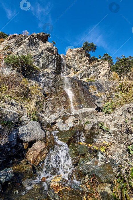 Скачать Баритовый водопад, Карачаево-Черкесия, Россия. Расположен недалеко от поселка Архыз. фотосток Ozero