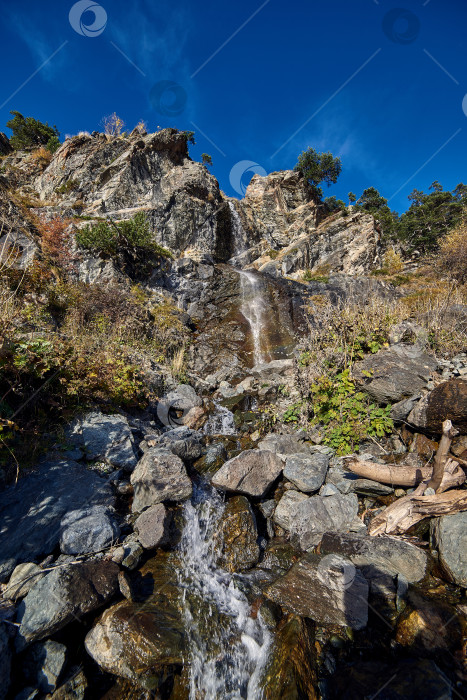 Скачать Баритовый водопад, Карачаево-Черкесия, Россия. Расположен недалеко от поселка Архыз. фотосток Ozero