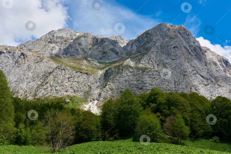 Скачать Западная стена горы Пшеха-Су. Северный Кавказ, Россия. фотосток Ozero