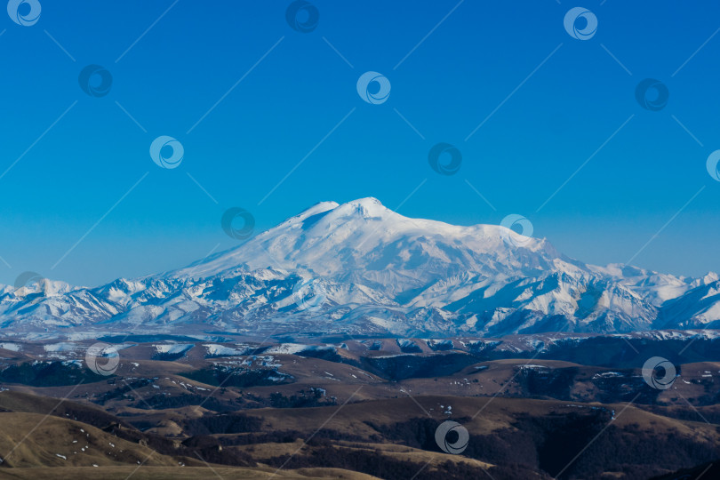 Скачать Эльбрус в безоблачную погоду фотосток Ozero