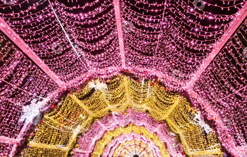 Скачать туннель из светящейся гирлянды фотосток Ozero