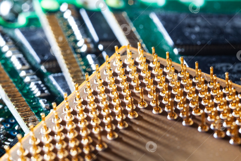 Скачать фотография компьютерного электронного чипа на микросхеме крупным планом фотосток Ozero