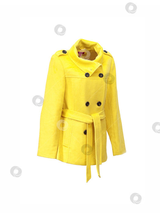 Скачать Женское текстильное желтое пальто, выделяющееся на белом фоне фотосток Ozero
