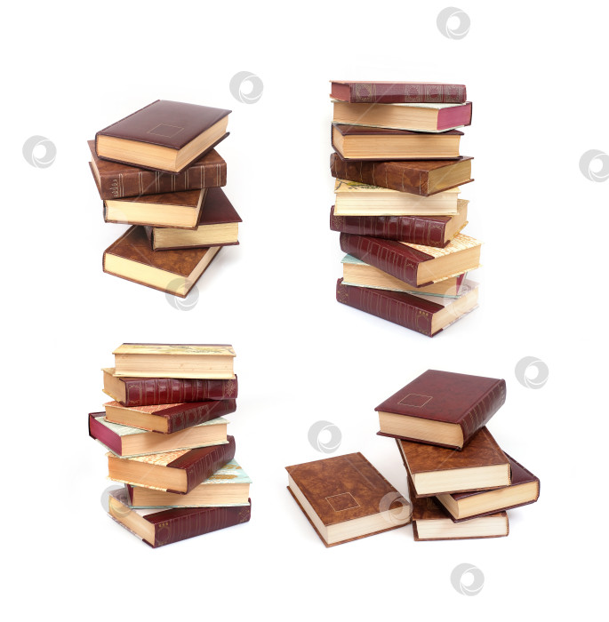 Скачать Стопка книг в коричневых обложках, выделенных на белом фоне фотосток Ozero