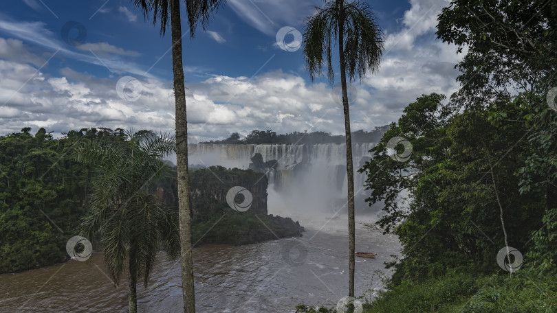 Скачать Красивый водопадный пейзаж. фотосток Ozero