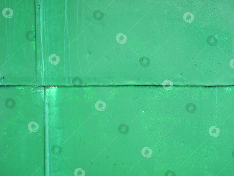 Скачать Зеленая стена, железная стена гаража, покрытая краской на текстурированном фоне болотного цвета фотосток Ozero