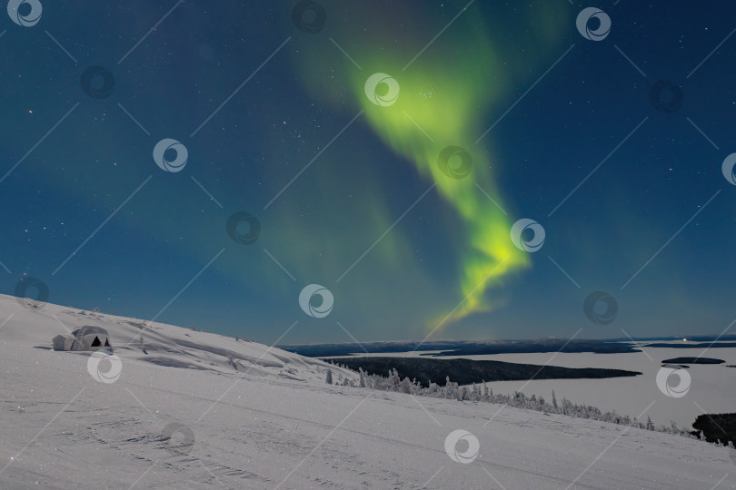 Скачать Северное сияние в горах зимой фотосток Ozero