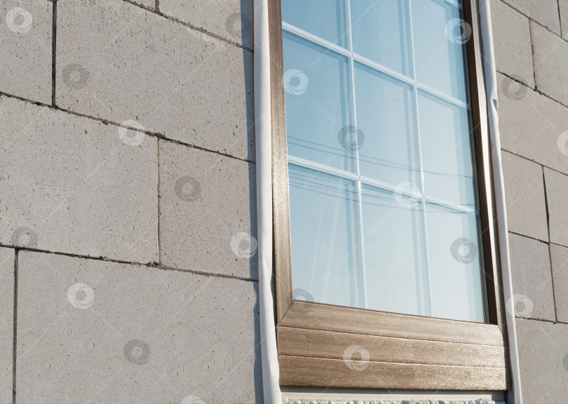 Скачать Пластиковое окно со шпротами в новом доме фотосток Ozero