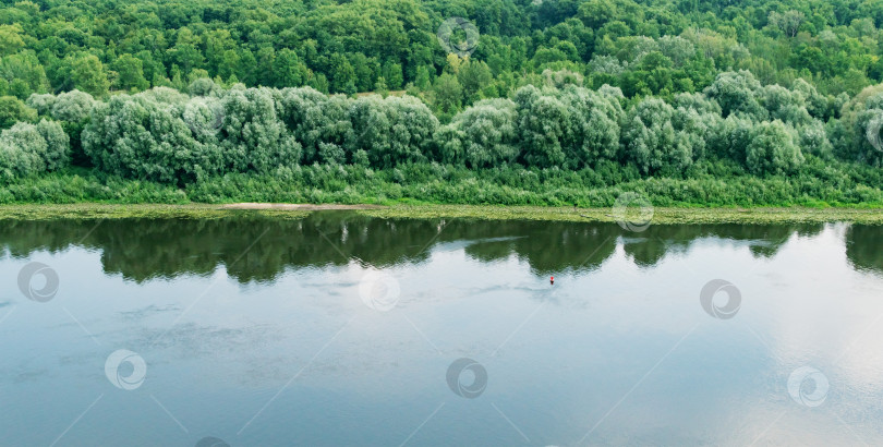 Скачать Вид на широкую реку в парке фотосток Ozero