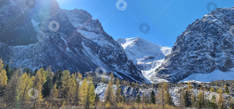 Скачать Ледник Актру в солнечных лучах фотосток Ozero