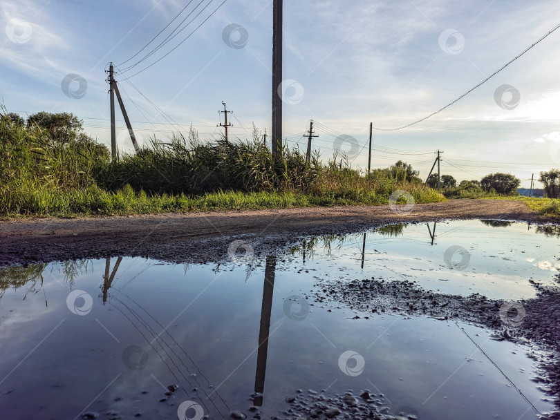 Скачать Телеграфные столбы вдоль сельской дороги фотосток Ozero