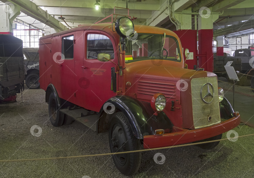 Скачать Немецкая пожарная машина Mercedes-Benz L1500S, 1943 год выпуска. фотосток Ozero