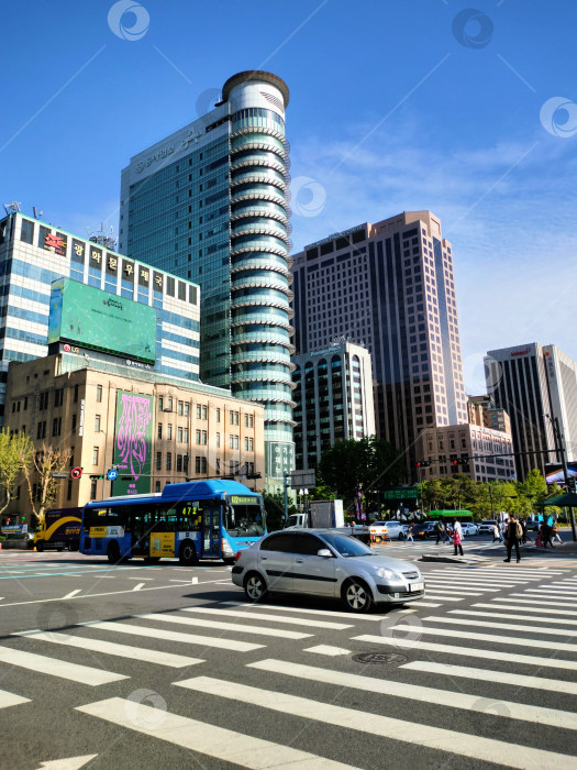 Скачать Городская жизнь, высокие стеклянные здания в Сеуле фотосток Ozero