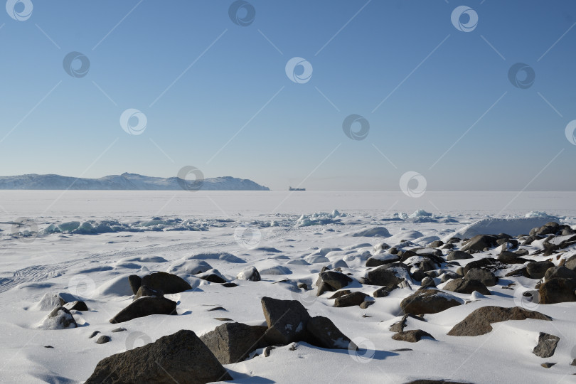 Скачать Камни на берегу фотосток Ozero