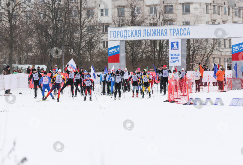 Скачать Стартуют командные спортсмены. фотосток Ozero