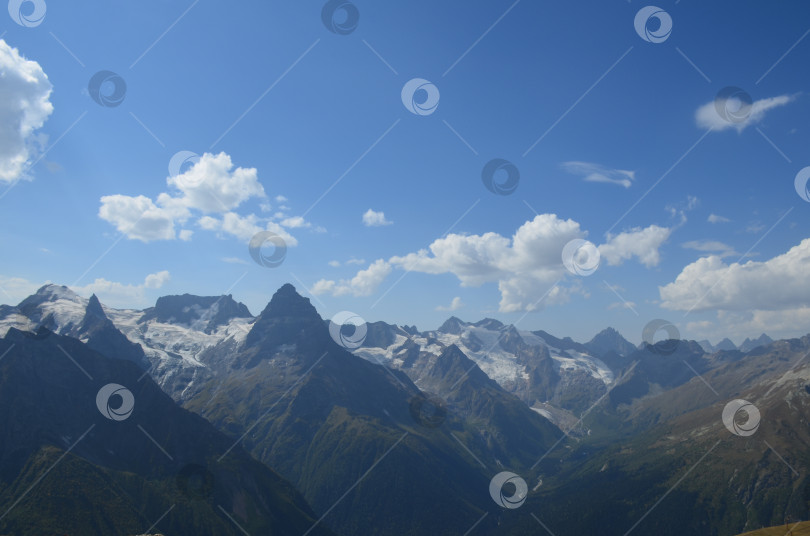 Скачать Вид на горы Кавказа в районе поселка Домбай фотосток Ozero