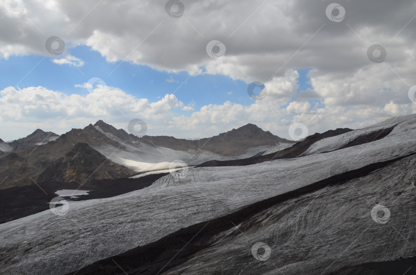 Скачать Вид на горы Кавказа в районе Эльбруса фотосток Ozero